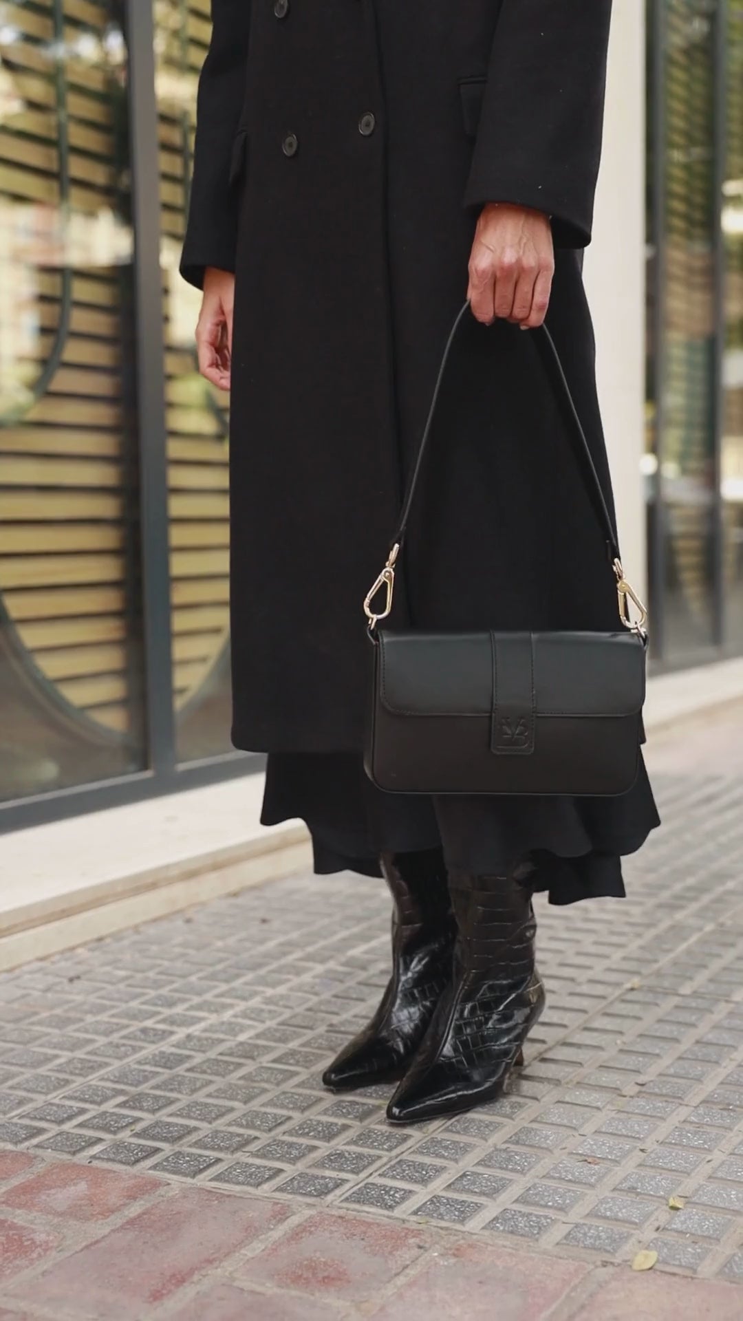 FLAP BLACK