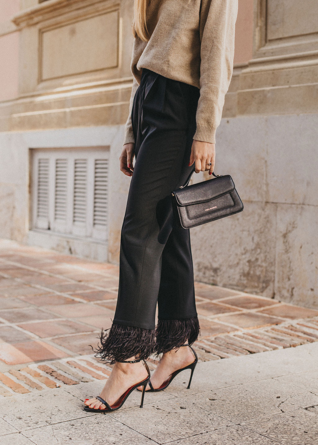CLASSIC BLACK